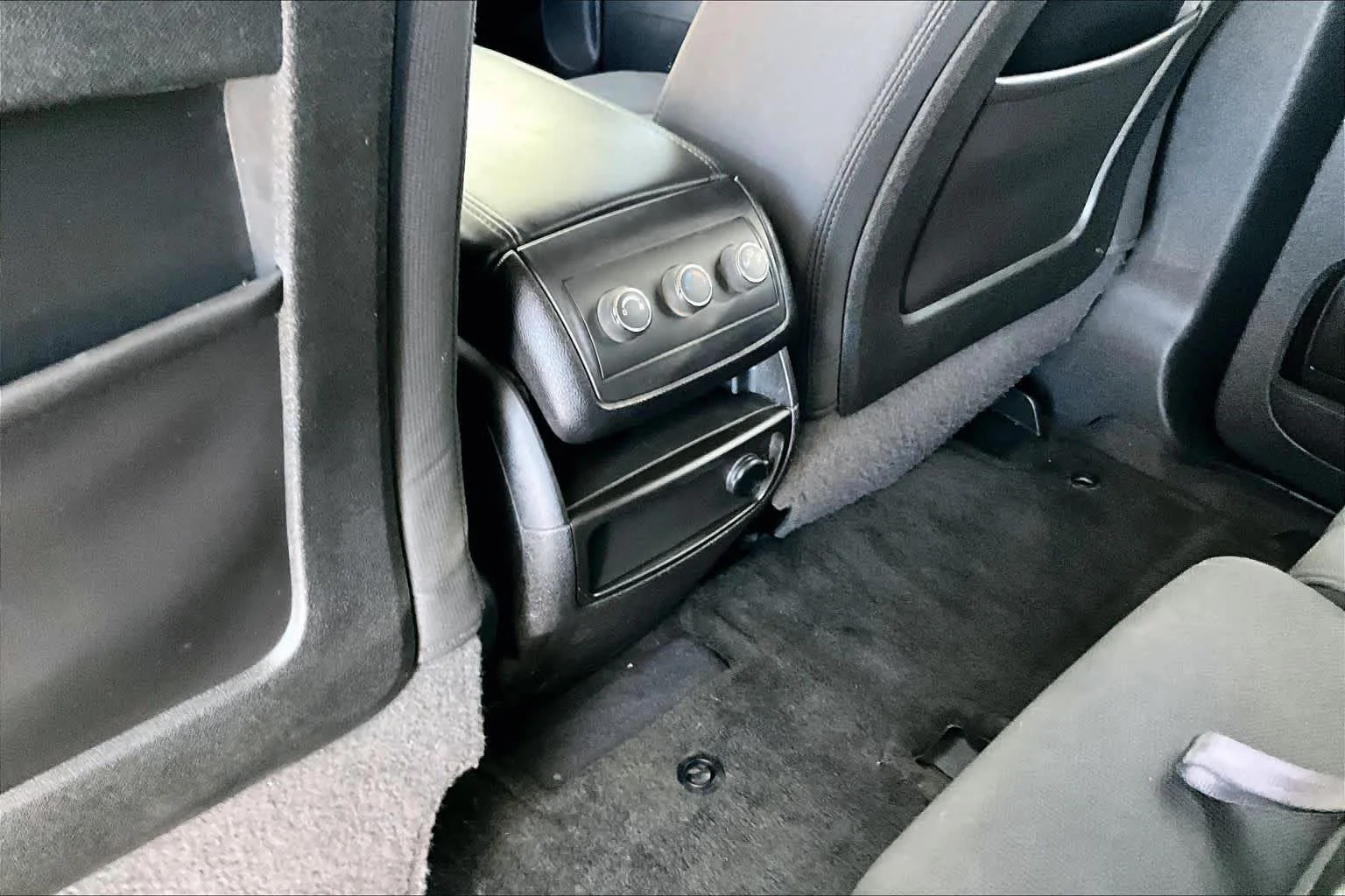Used 2012 Silver Ice Metallic Chevrolet LT w/1LT image 32