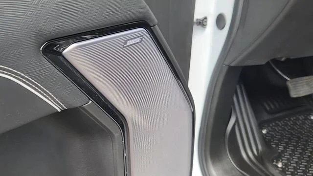 Used 2025 Summit White GMC AT4X image 31