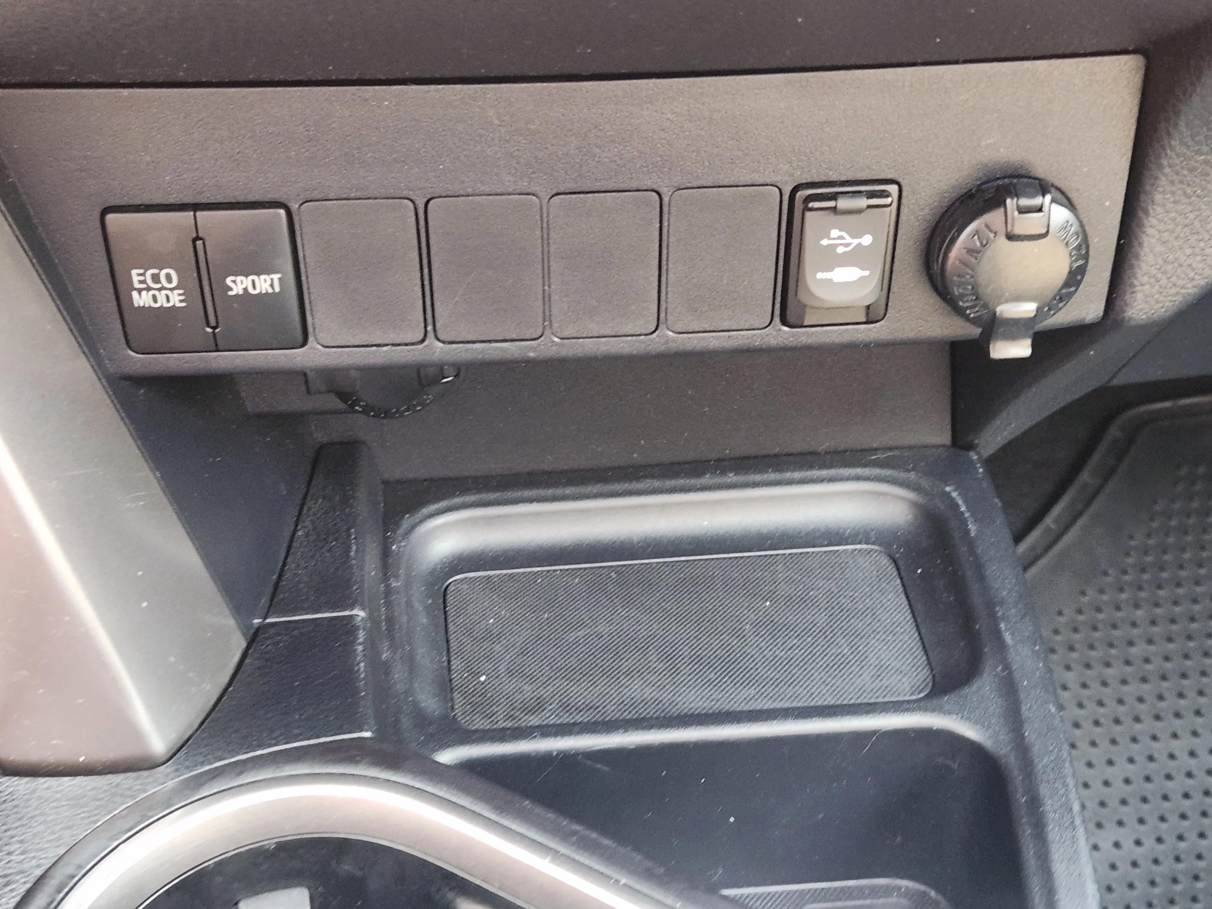 Used 2017  Toyota XLE image 19