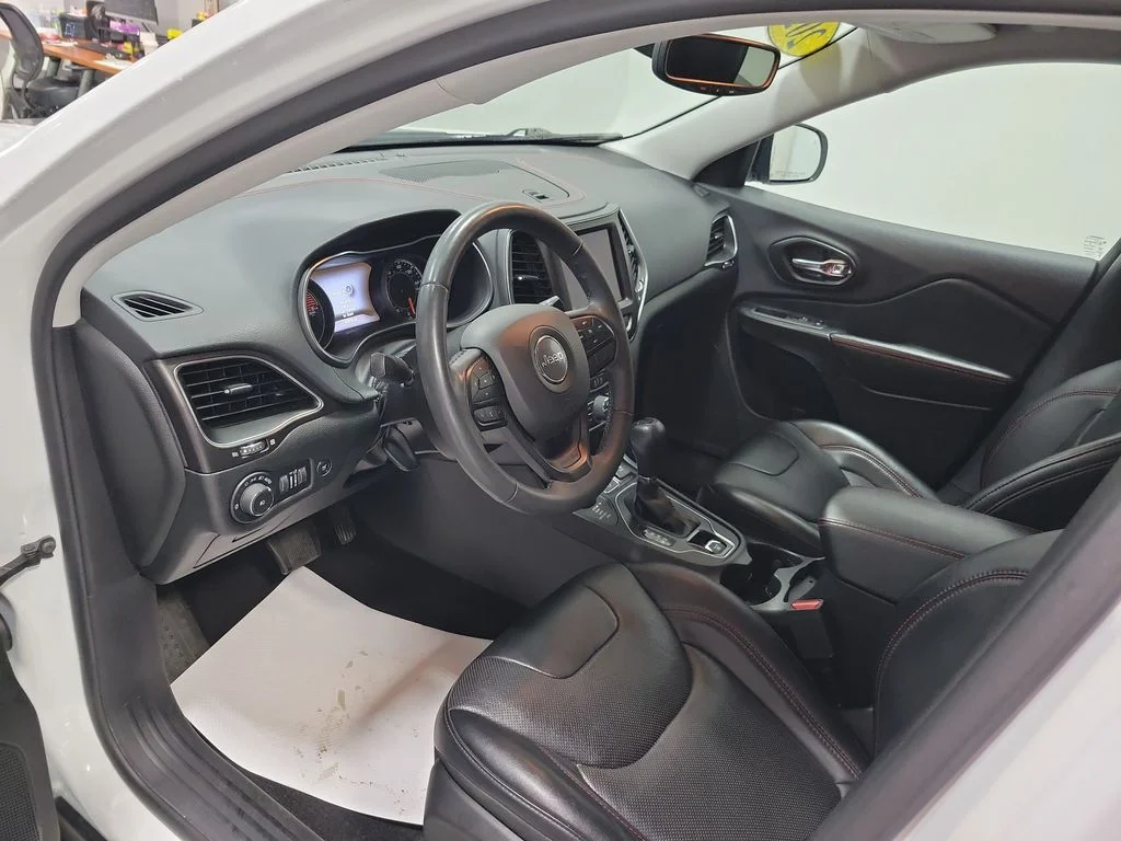 Used 2022 White Jeep Trailhawk image 33