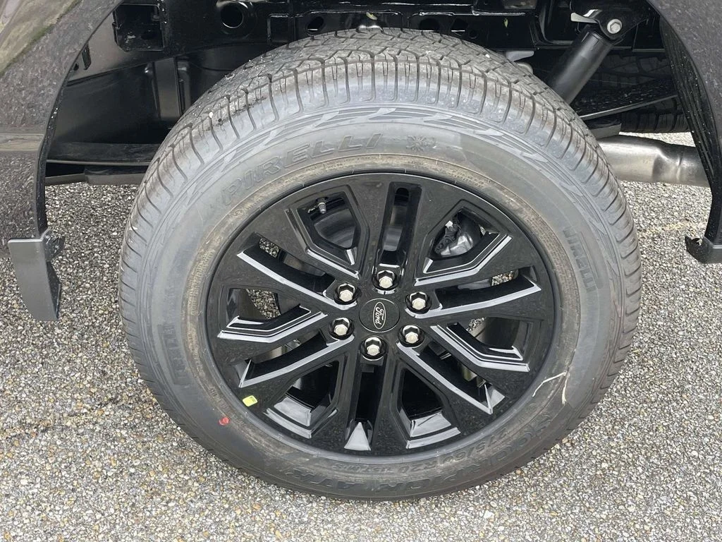 New 2026 Agate Black Metallic Ford XLT image 9