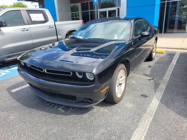 Used 2023 Black Dodge SXT image 1