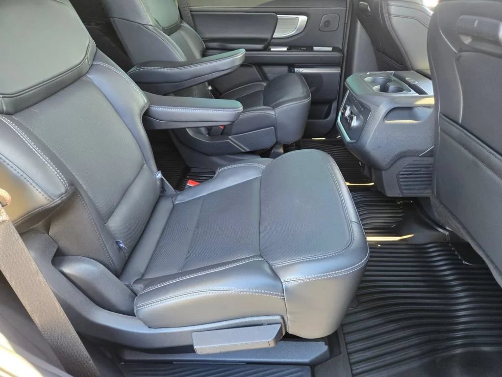 Used 2025 Glacier Gray Meta Ford Platinum image 16