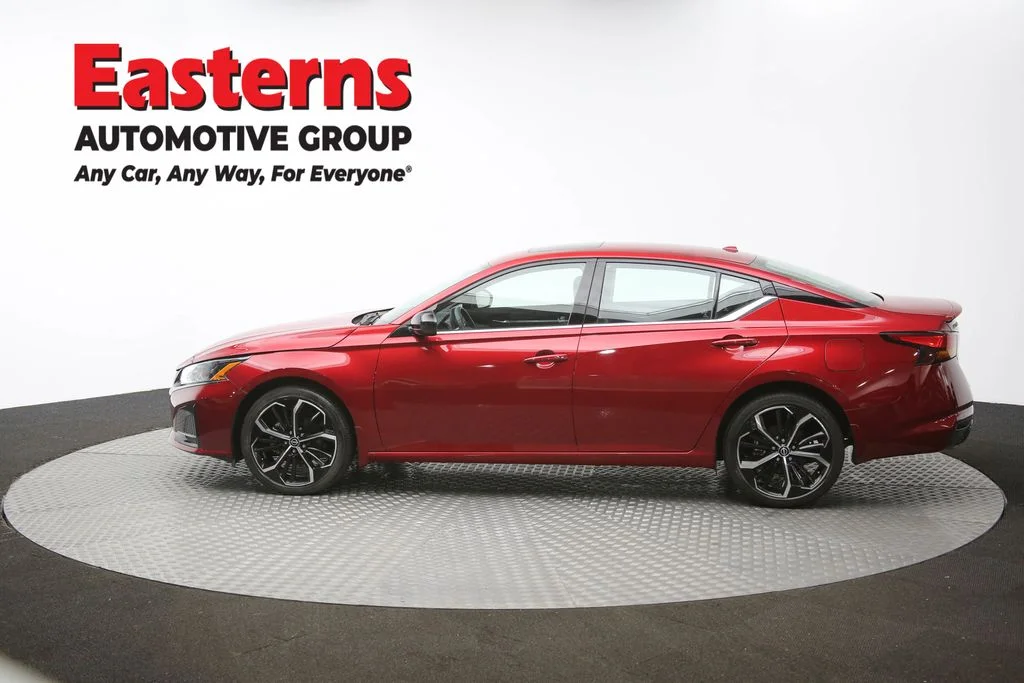 Used 2023 Red Nissan 2.5 SR image 59