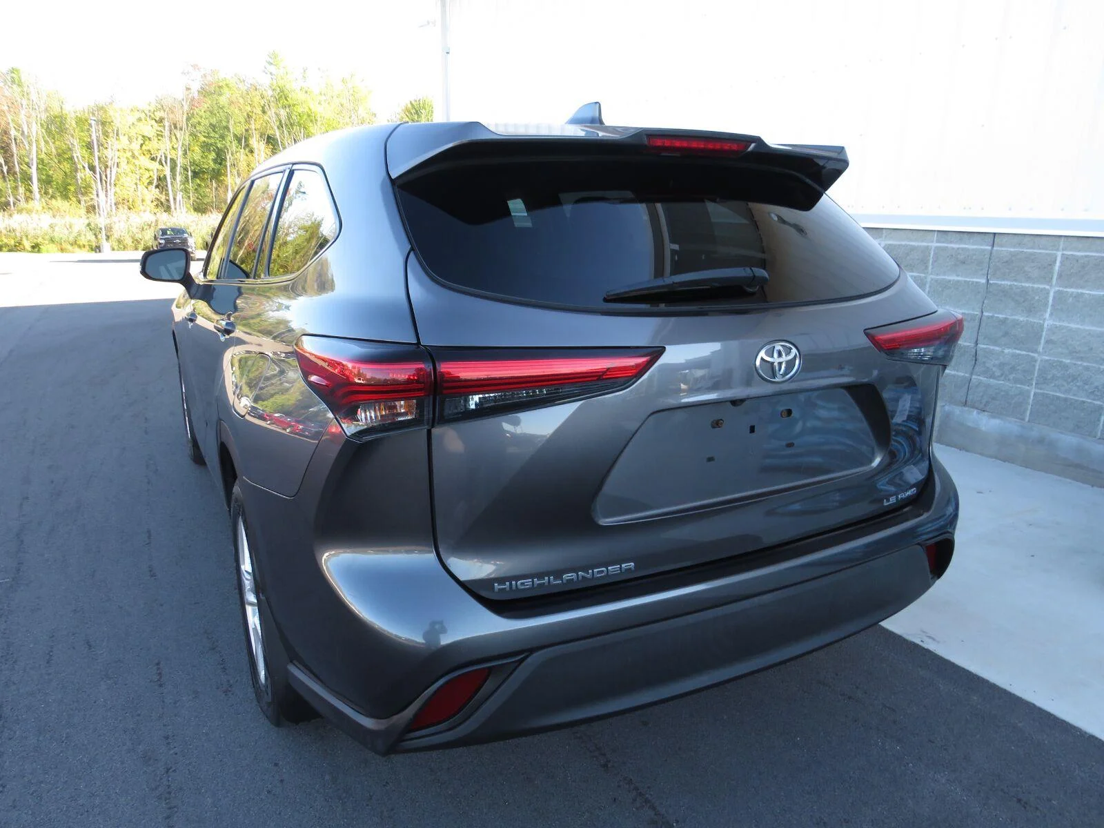 Used 2021 Magnetic Gray Met Toyota L image 17