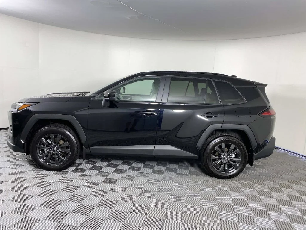 Used 2026 Midnight Black Metallic Toyota XLE Premium image 5