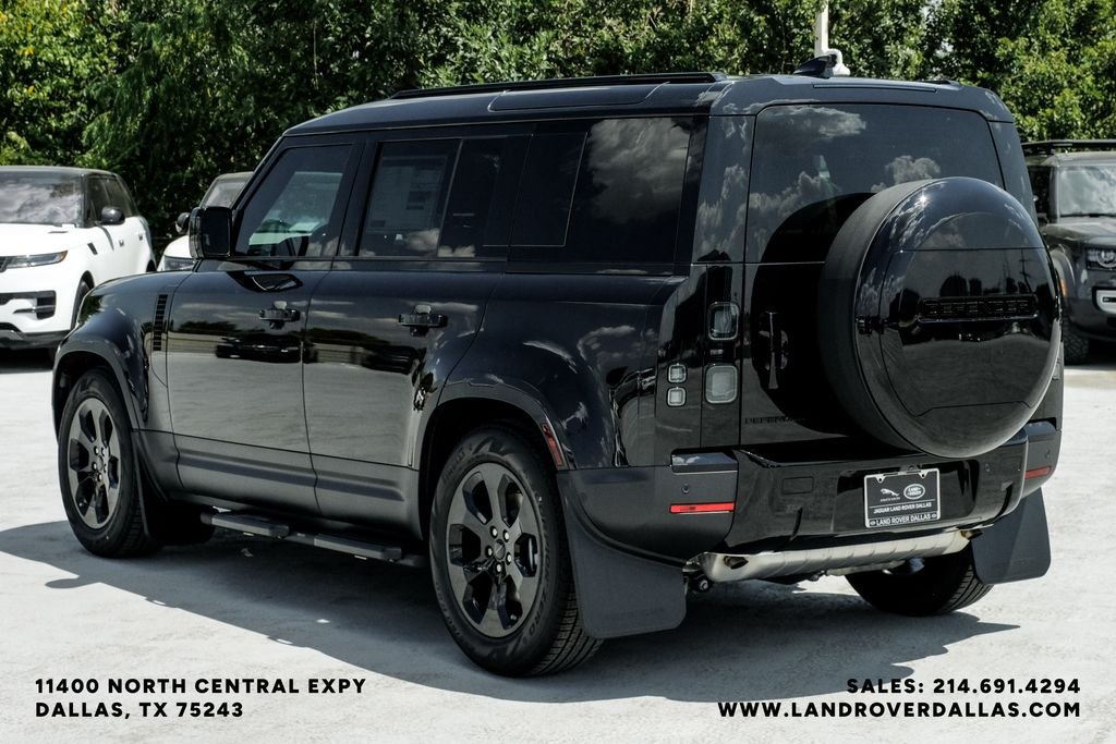 New 2026 Santorini Black Metallic Land Rover S image 12