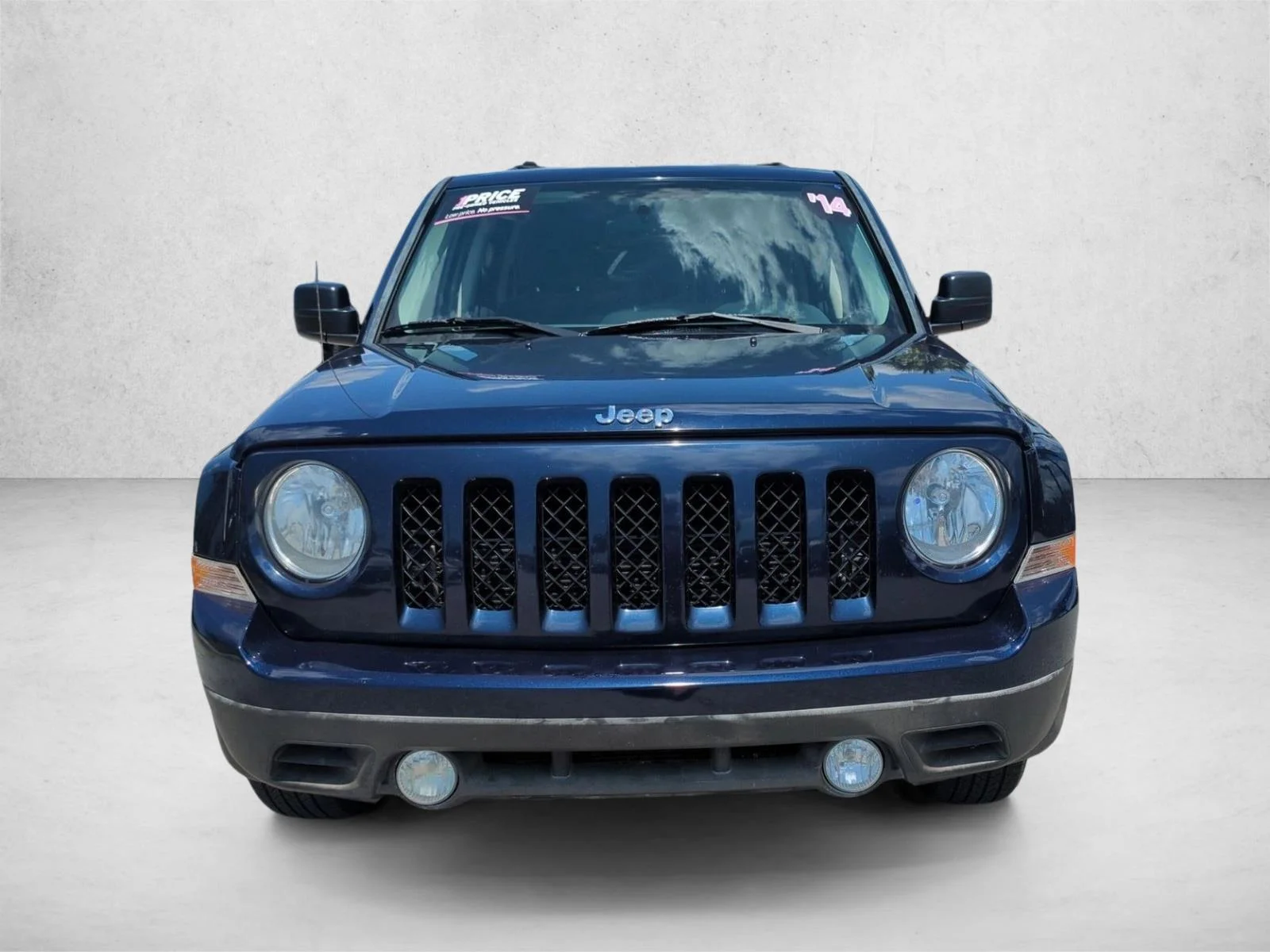 Used 2014 True Blue Pearlcoat Jeep Latitude image 2