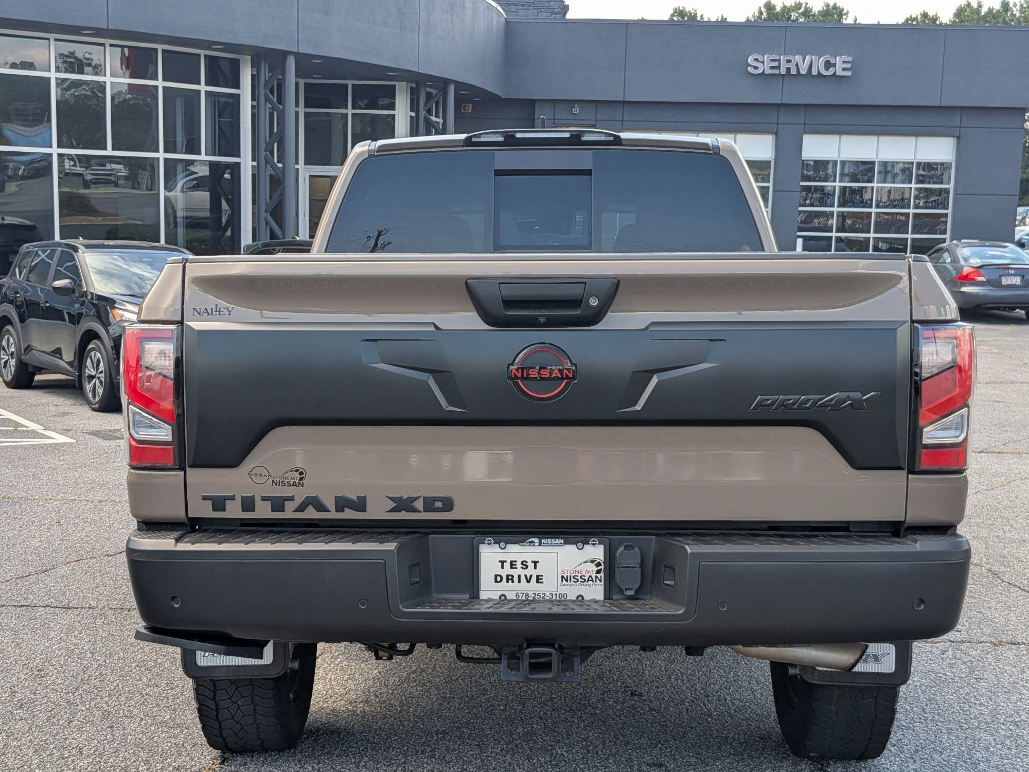 Used 2023  Nissan PRO-4X image 4