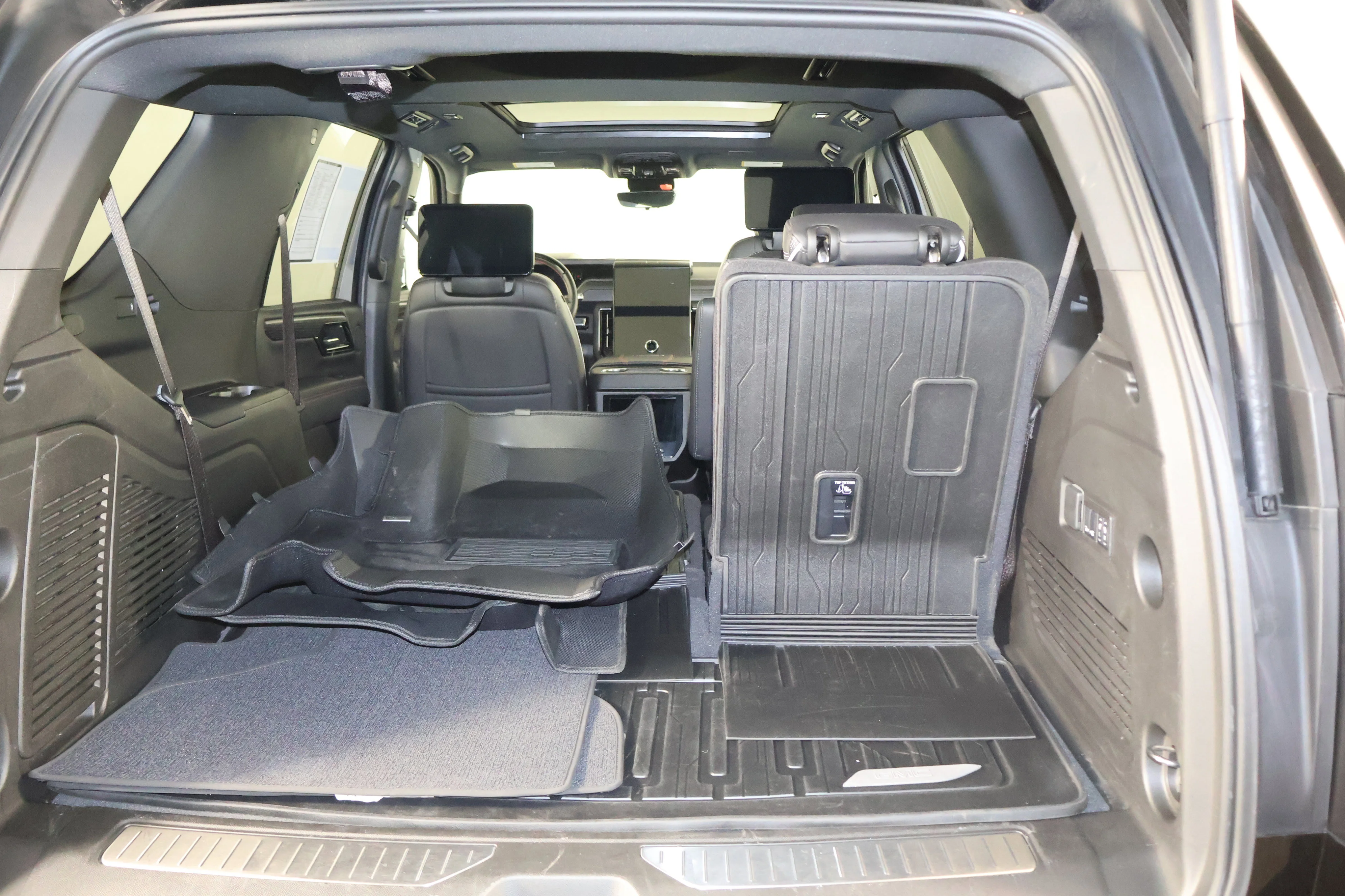 2025 GMC Yukon AT4 Ultimate - Photo 56