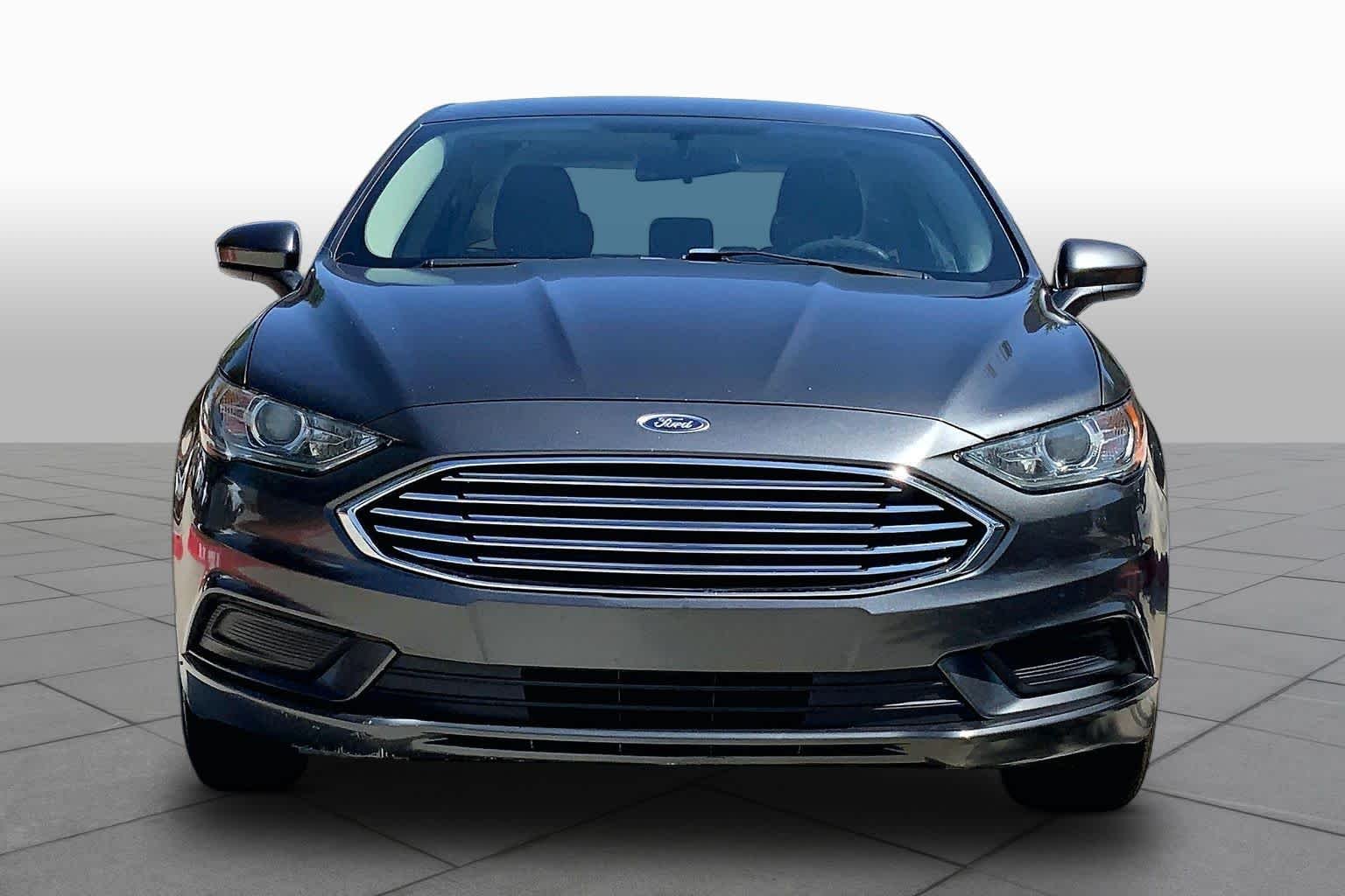 Used 2017 Magnetic Ford SE image 4