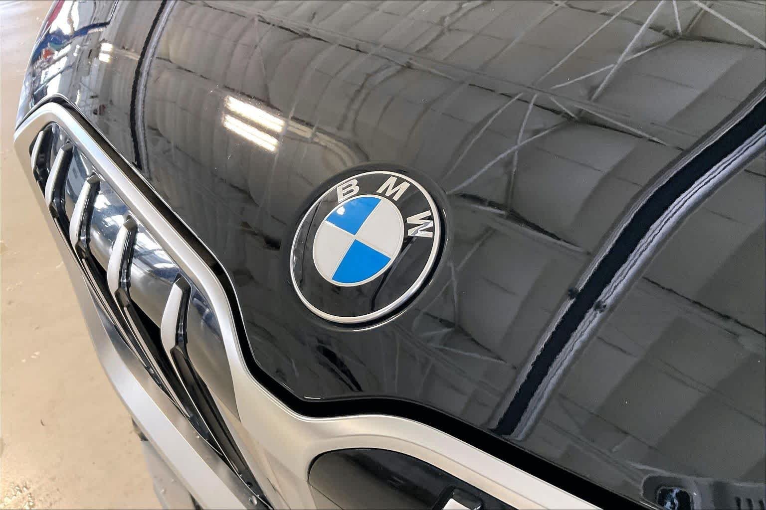 Certified Used 2025 Black Sapphire Metallic BMW xDrive28i image 31