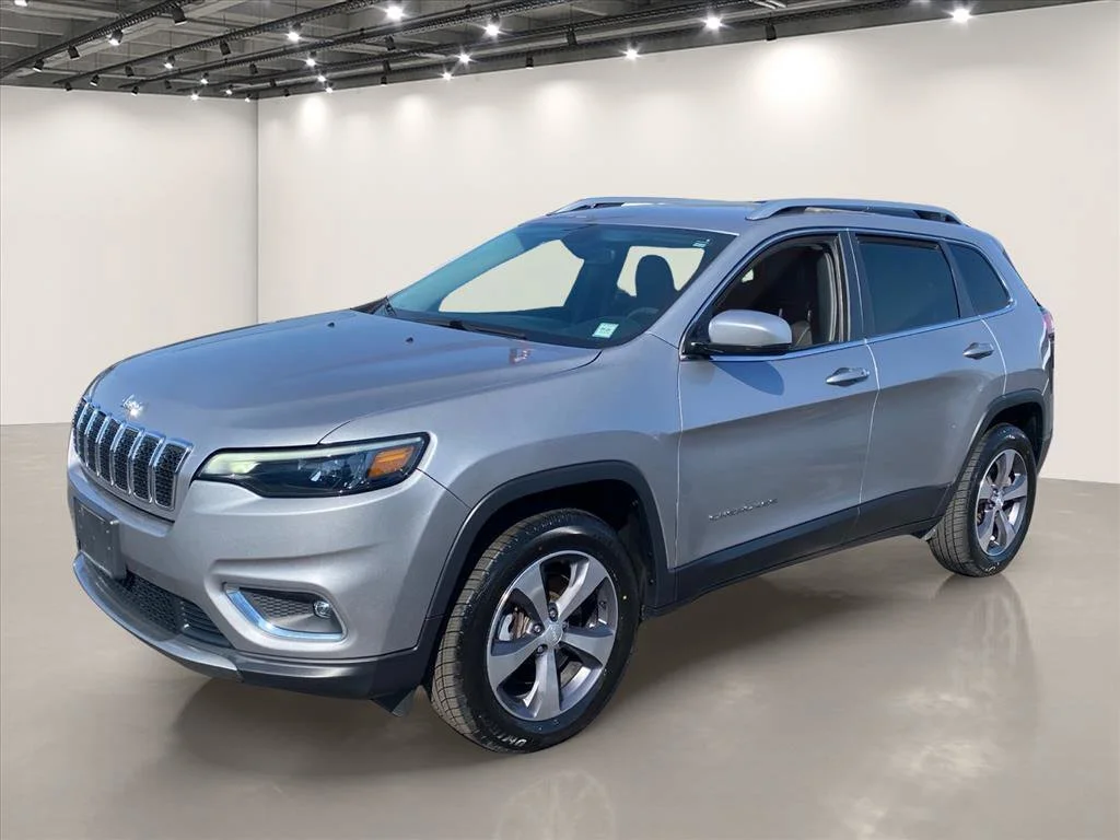 Used 2020 Billet Silver Metallic Clearcoat Jeep Limited image 3