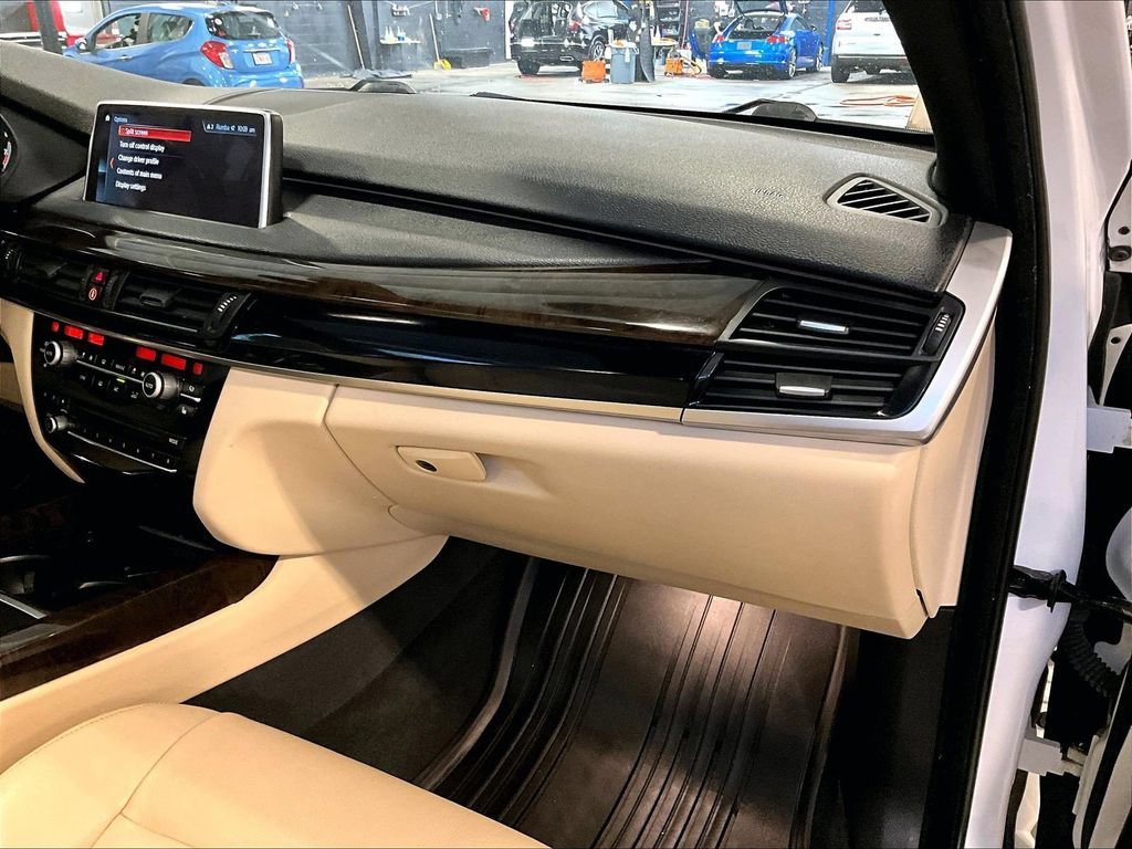 Used 2018 White BMW xDrive35i image 13
