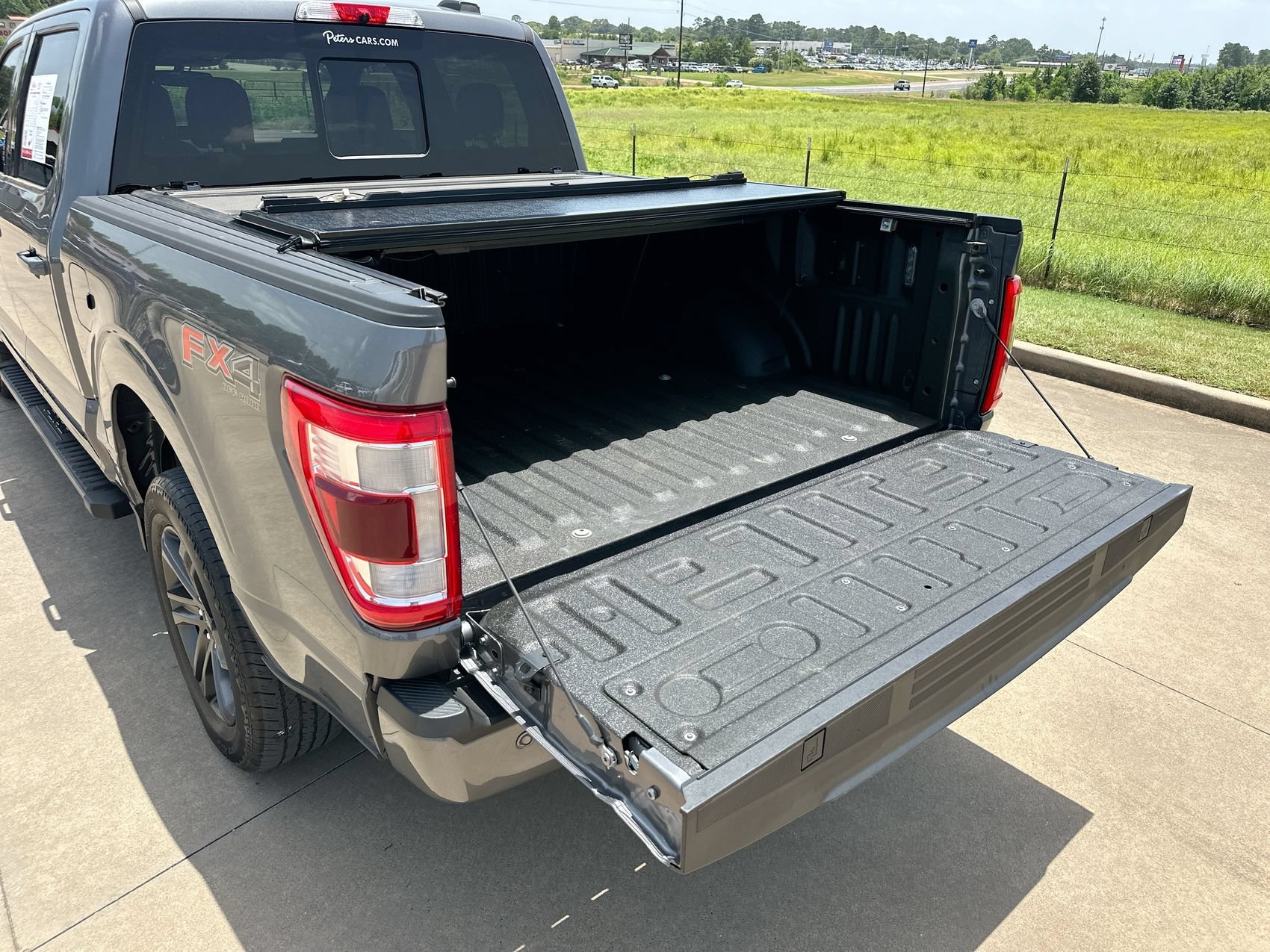 Used 2021 Gray Metallic Ford LARIAT image 23