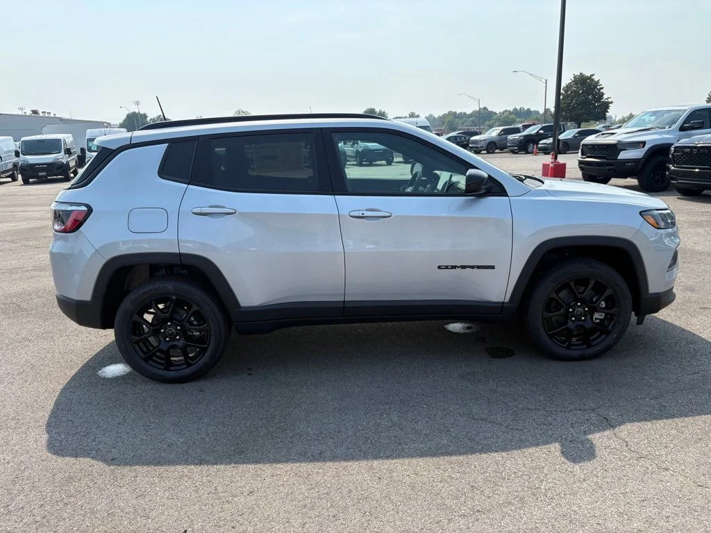 New 2026 Silver Zynith Metallic Clear-Coat Exterior Paint Jeep Latitude image 9