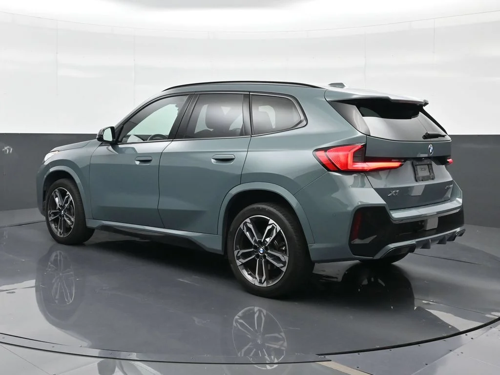 Used 2023 Green BMW xDrive28i image 2