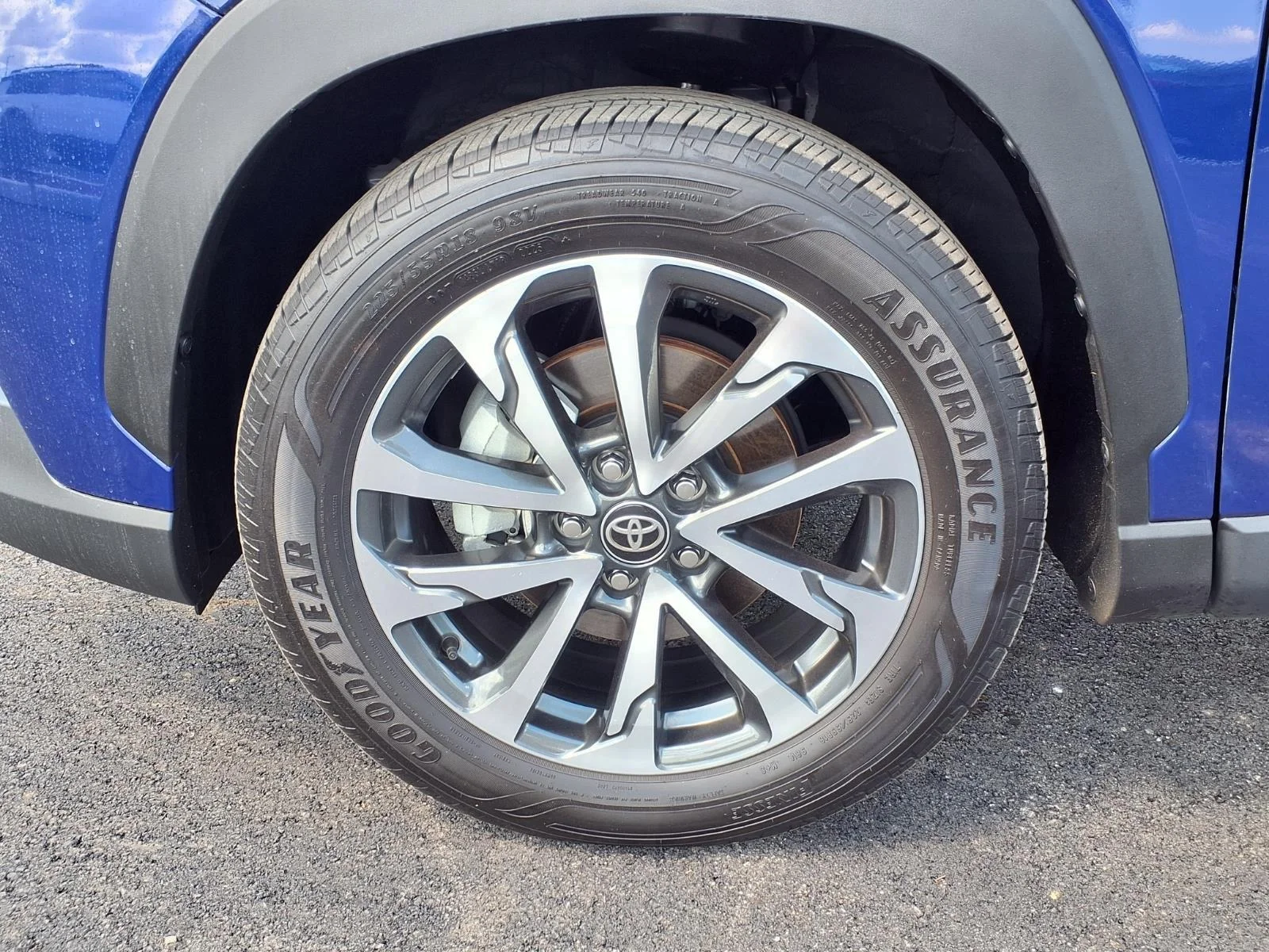Used 2025 Blue Crush Metallic Toyota XLE image 21