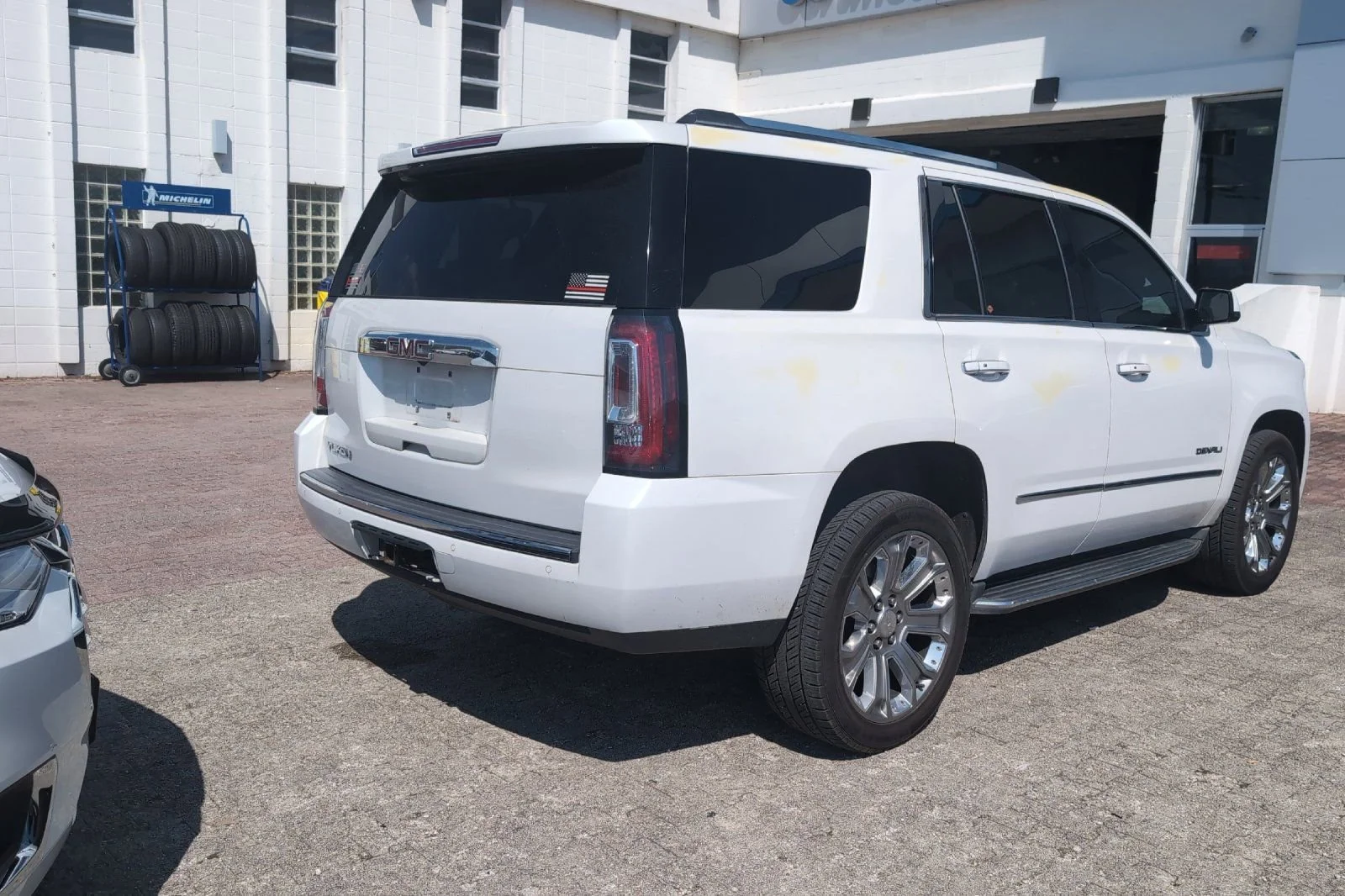 Used 2016 WHITE FROST TRICOAT GMC Denali image 5