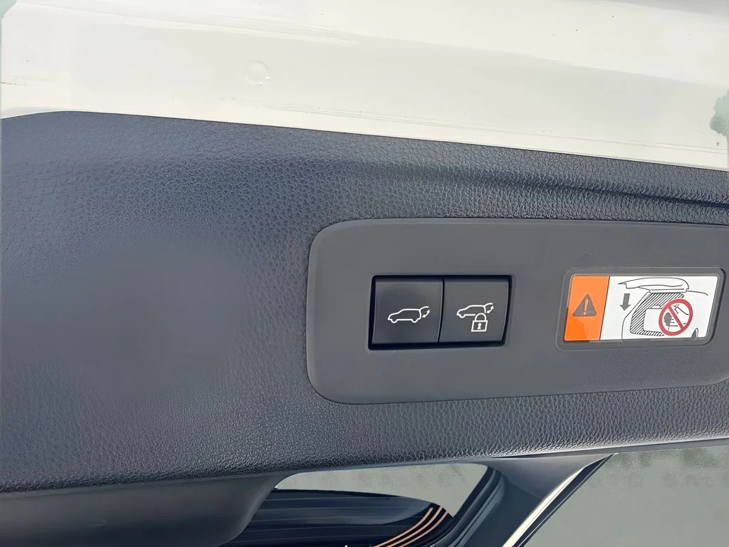Used 2025 White Lexus 550 Premium+ image 23