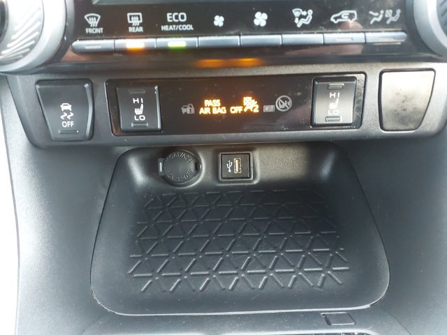 Used 2025 White Toyota XLE image 27