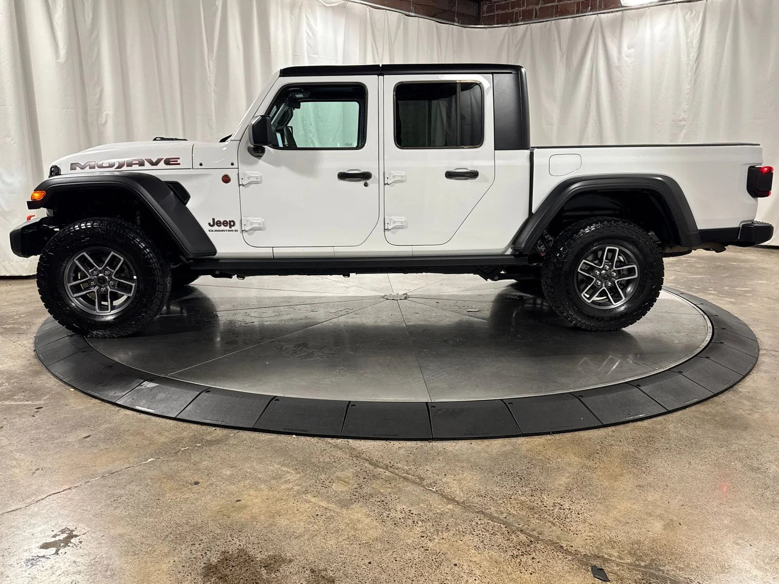 Used 2026 Bright White Clearcoat Jeep Mojave image 8