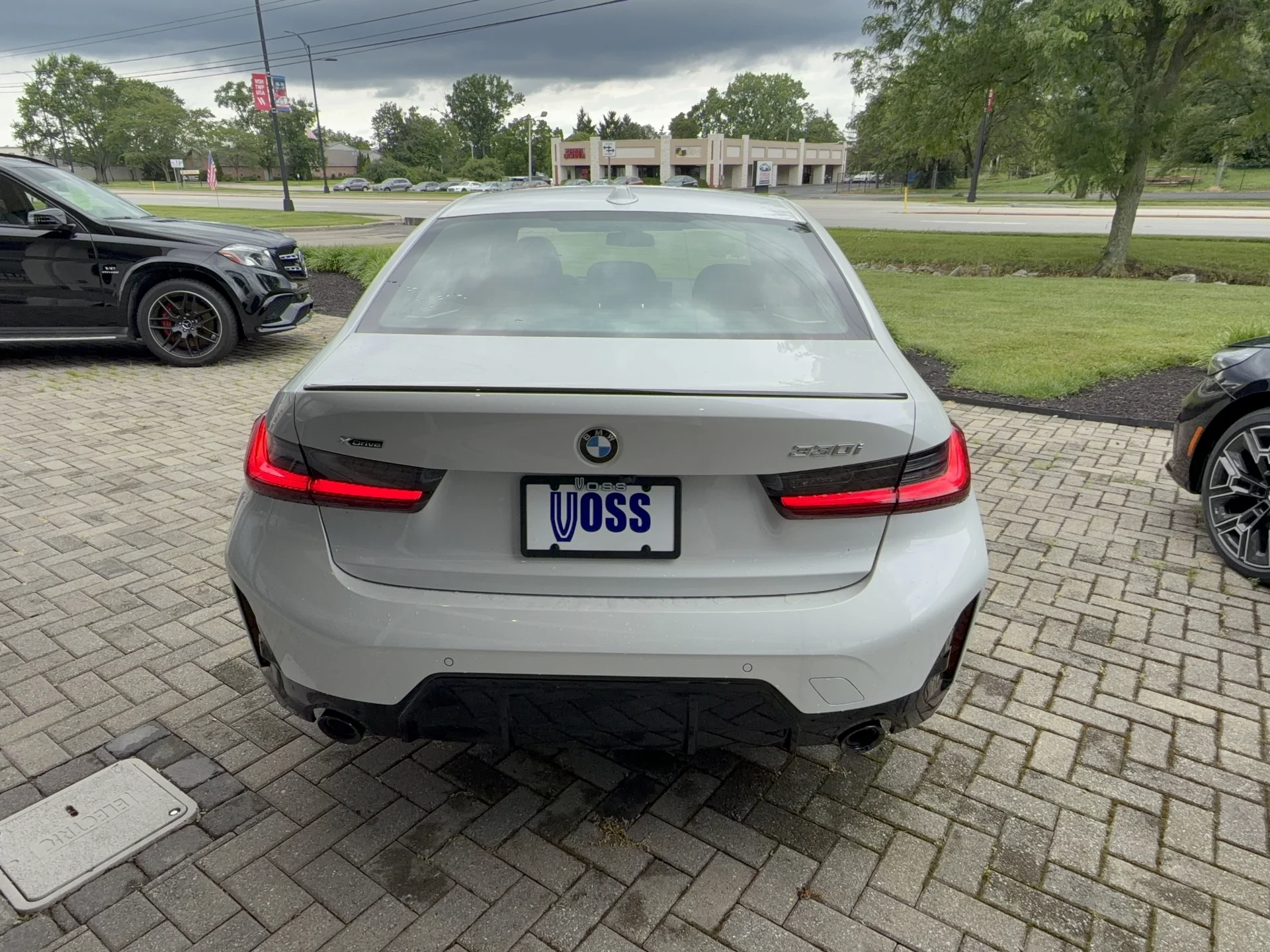 New 2026 Mineral White Metallic BMW xDrive image 4