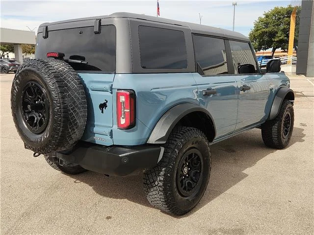 Used 2023 Velocity Blue Metallic Ford Wildtrak 4x4 image 4