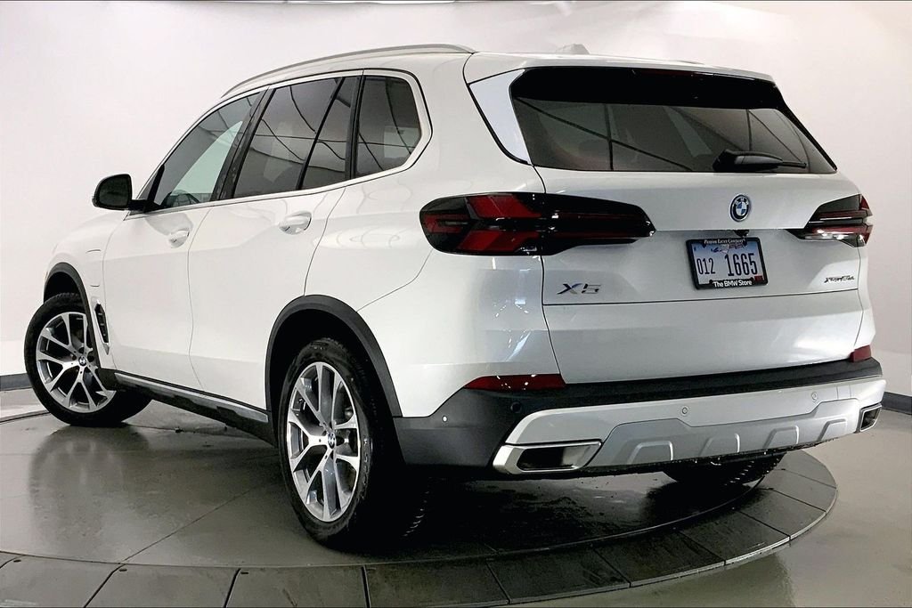 Used 2026 Mineral White Metallic BMW  image 2
