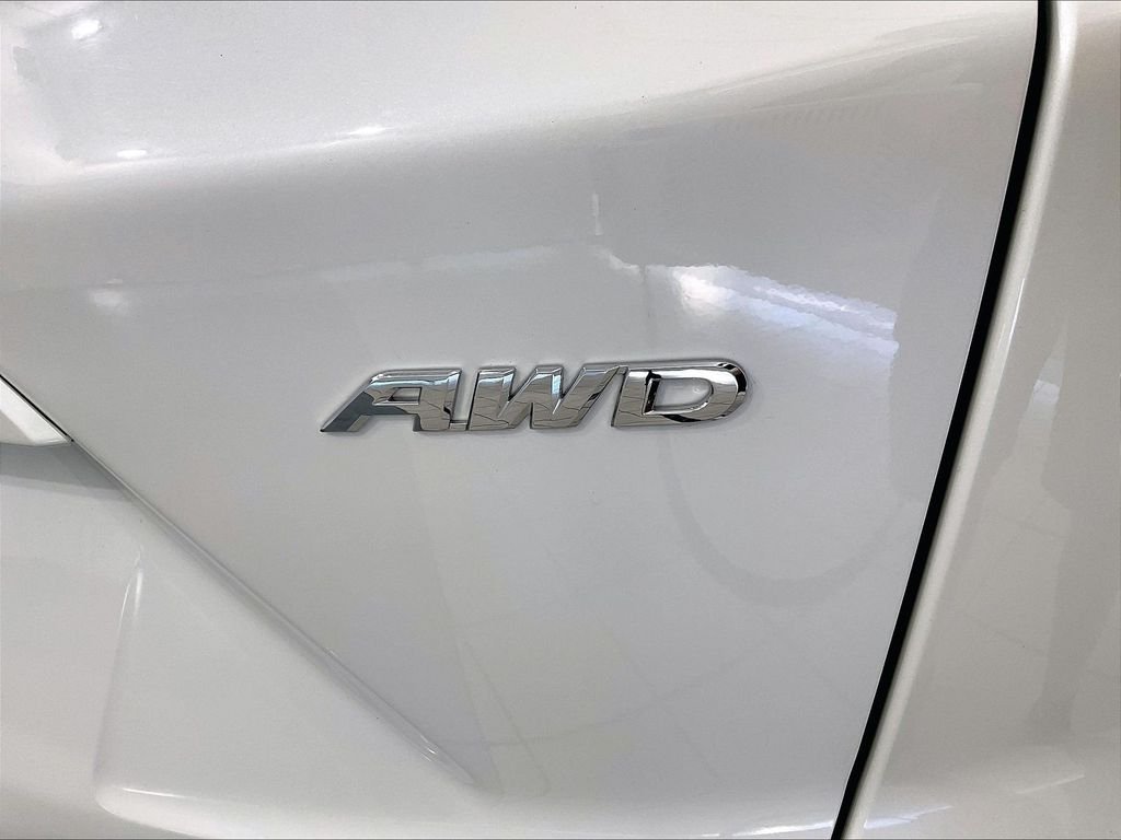 Used 2018 White Diamond Pearl Honda EX-L image 29
