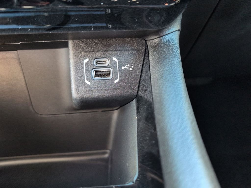 New 2026 Bright White Clearcoat Jeep Latitude image 19