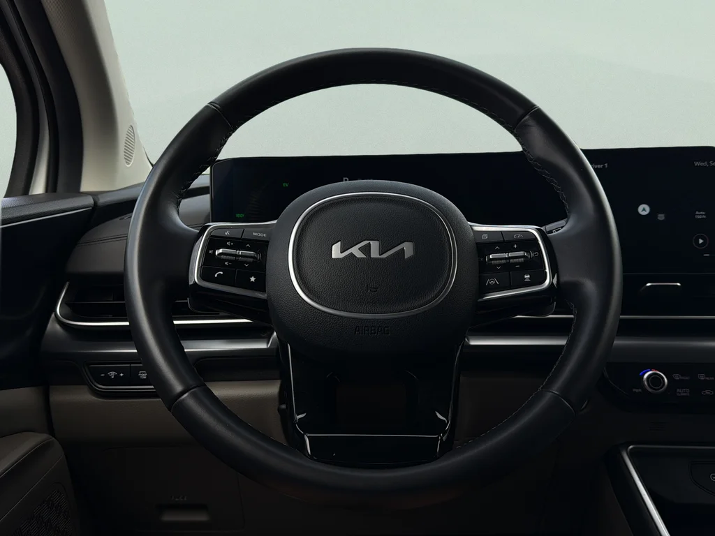 Certified Used 2026 Snow White Pearl Kia LXS image 29