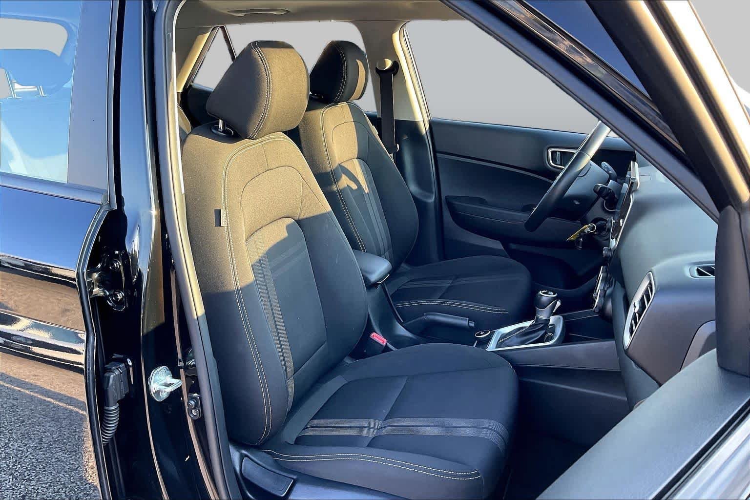Used 2022 Black Noir Pearl Hyundai SEL image 17