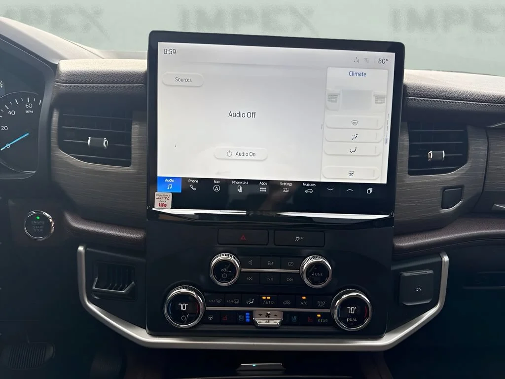 Used 2022  Ford Limited image 13