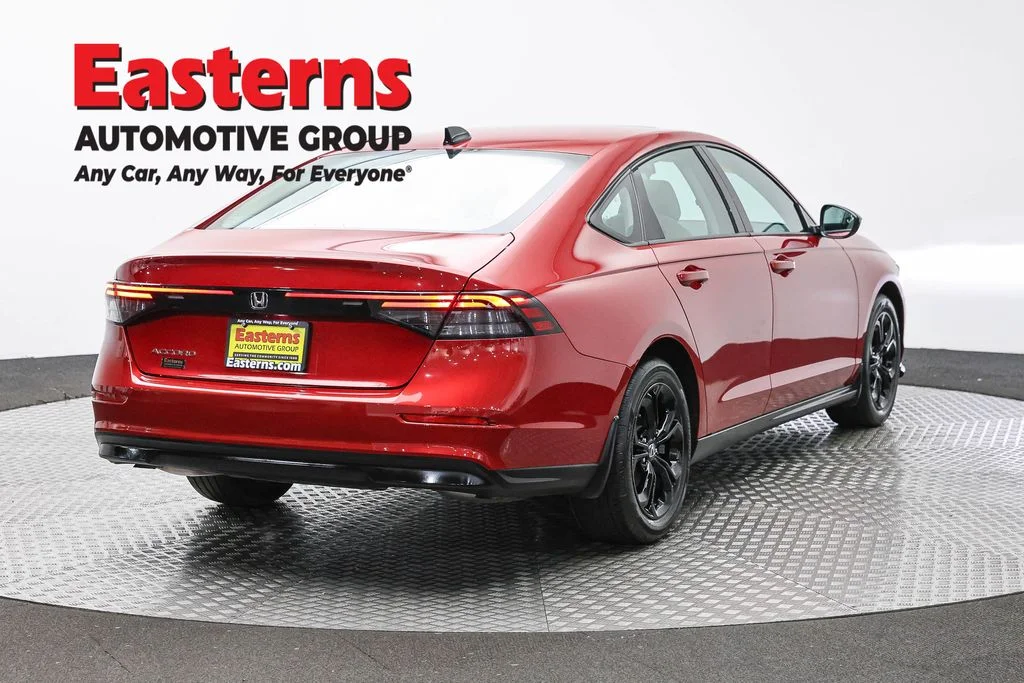 Used 2025 Red Honda SE image 5