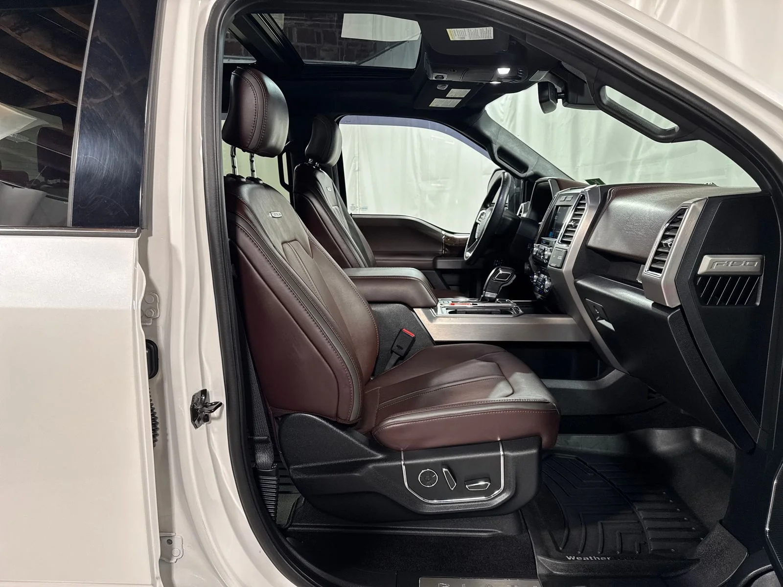 2016 Ford F-150 Platinum - Photo 15