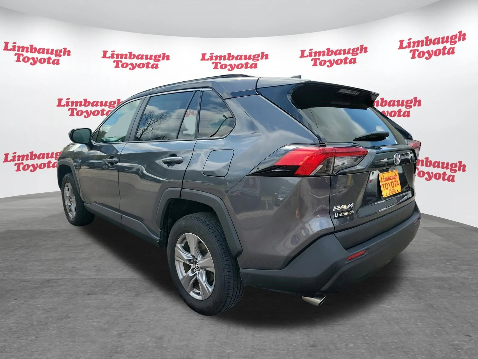 2025 Toyota RAV4 LE - Photo 25