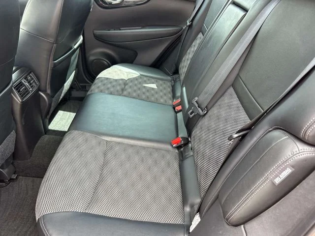 Used 2022 Orange Nissan SV image 19