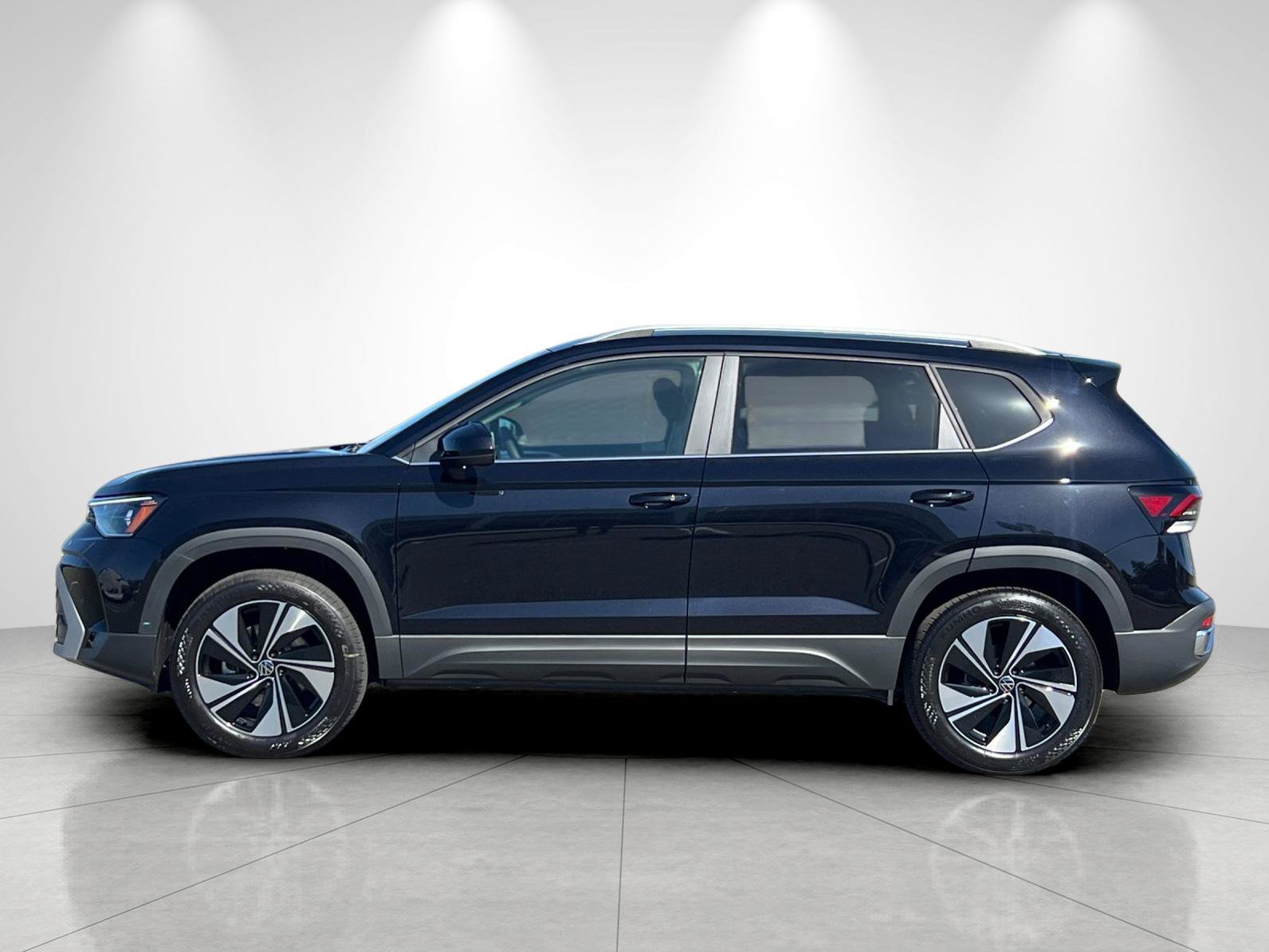 New 2026 Deep Black Pearl Volkswagen SE image 2