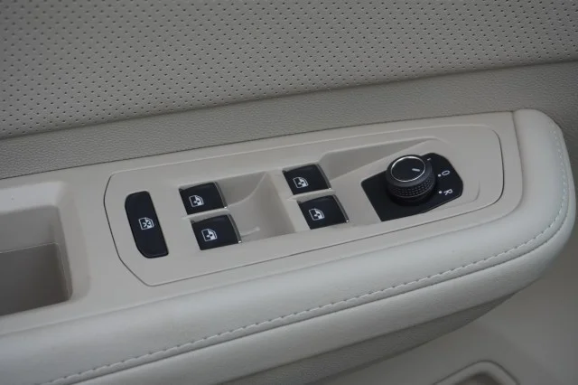 2025 Volkswagen Atlas SEL - Photo 17