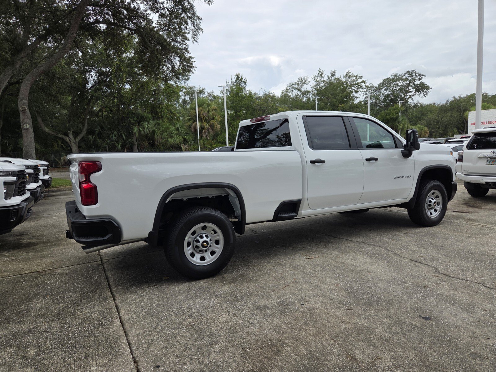 New 2026 Summit White Chevrolet WT image 7