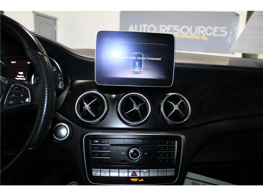 Used 2019 Black Mercedes-Benz GLA 250 image 30