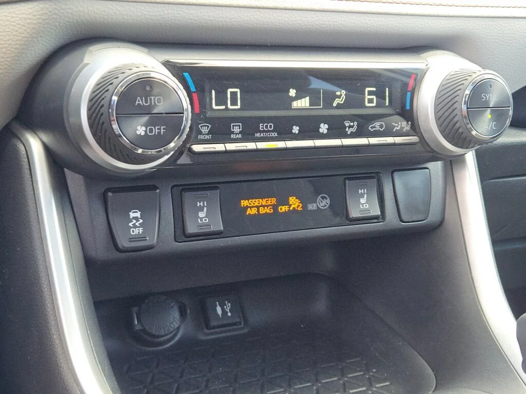 Used 2019 White Toyota XLE image 28