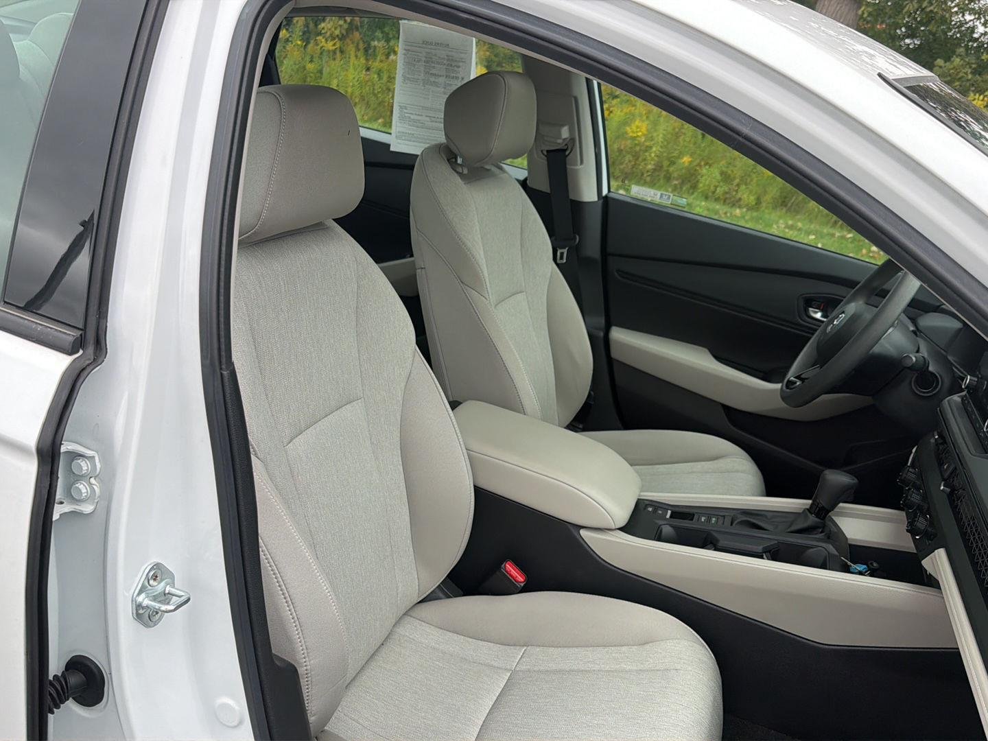 Used 2024 Platinum White Pearl Honda EX image 18