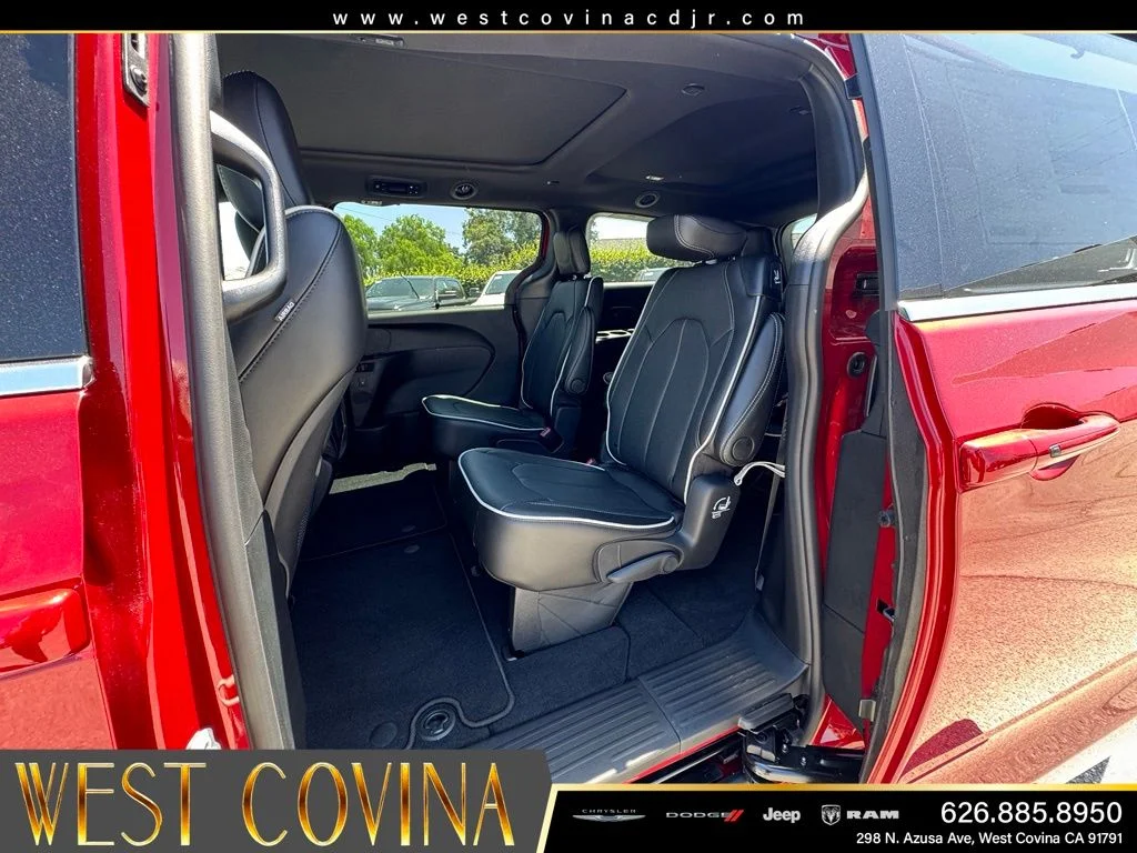 New 2027 Red Hot Pearl-Coat Exterior Paint Chrysler Limited image 28