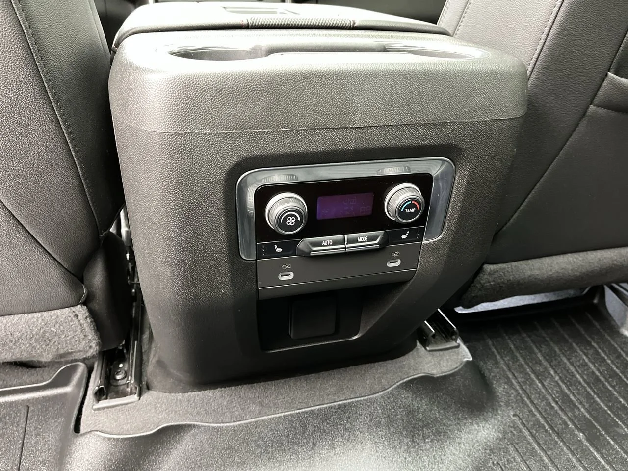 Used 2022 Summit White Chevrolet RST image 13