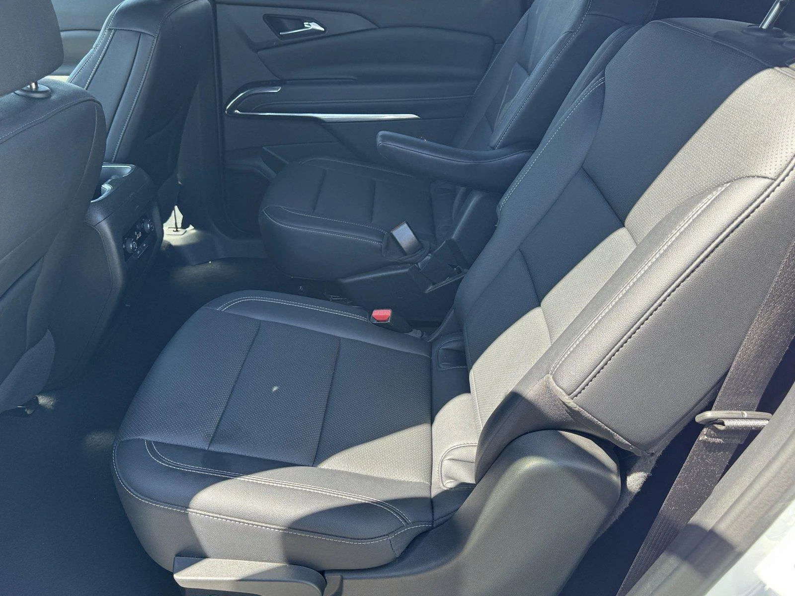 Used 2025 Summit White Chevrolet LT image 16