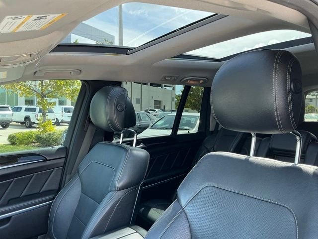 Used 2016 Gray Mercedes-Benz GL 550 image 46