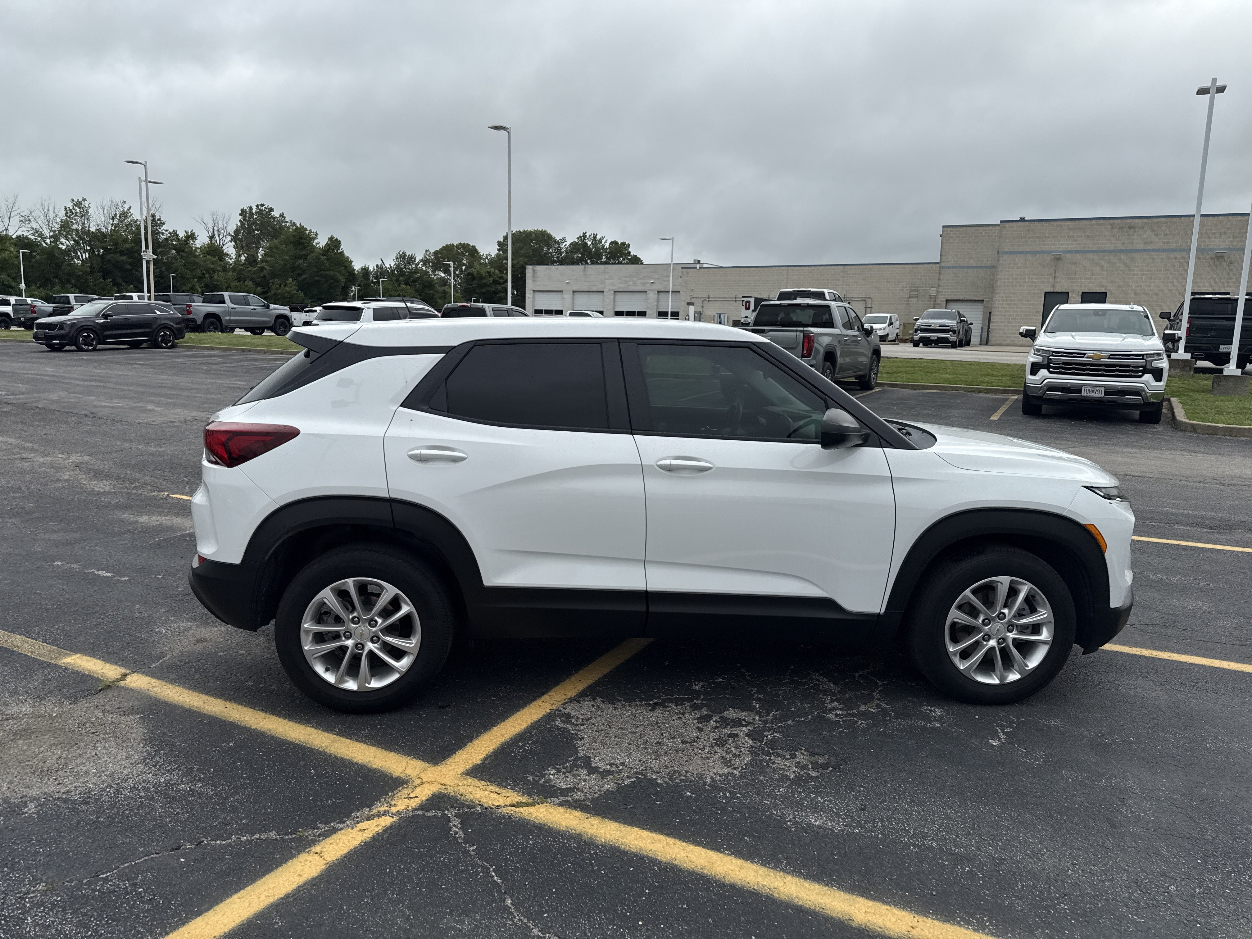 Used 2024 Summit White Chevrolet LS image 7