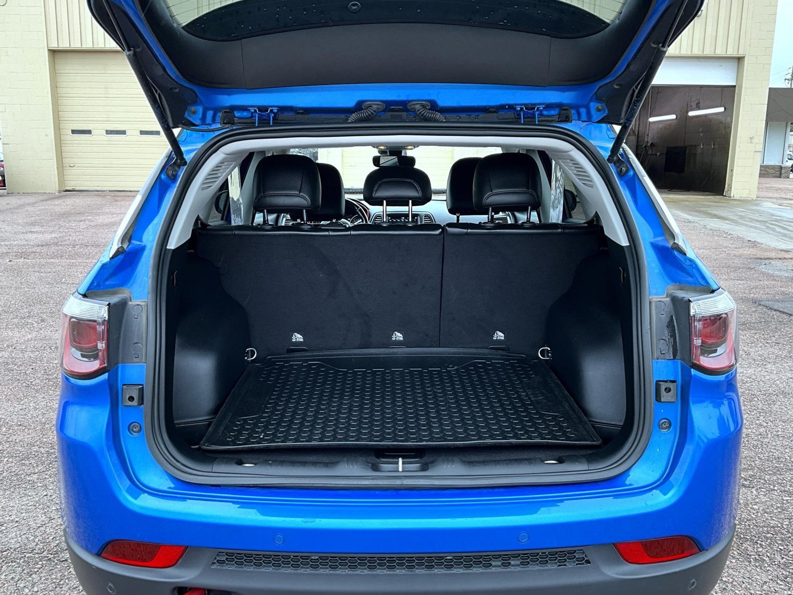 Used 2021 Blue Jeep Trailhawk image 9